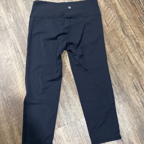 Black Athleta Cropped Leggings Size Small - Picture 2 of 4